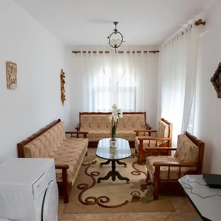 カントリーハウス Panoramic View House Tepelenë