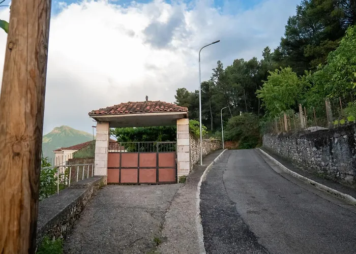 Panoramic View House