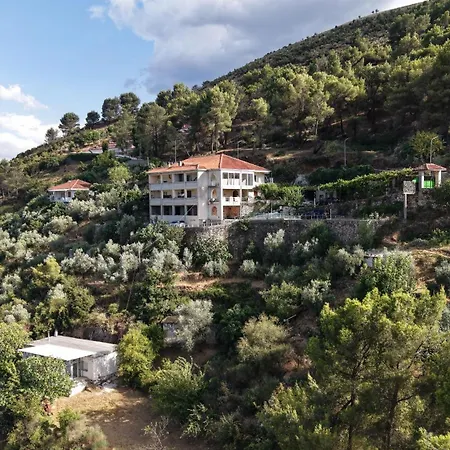 בית כפרי Panoramic View House Tepelene